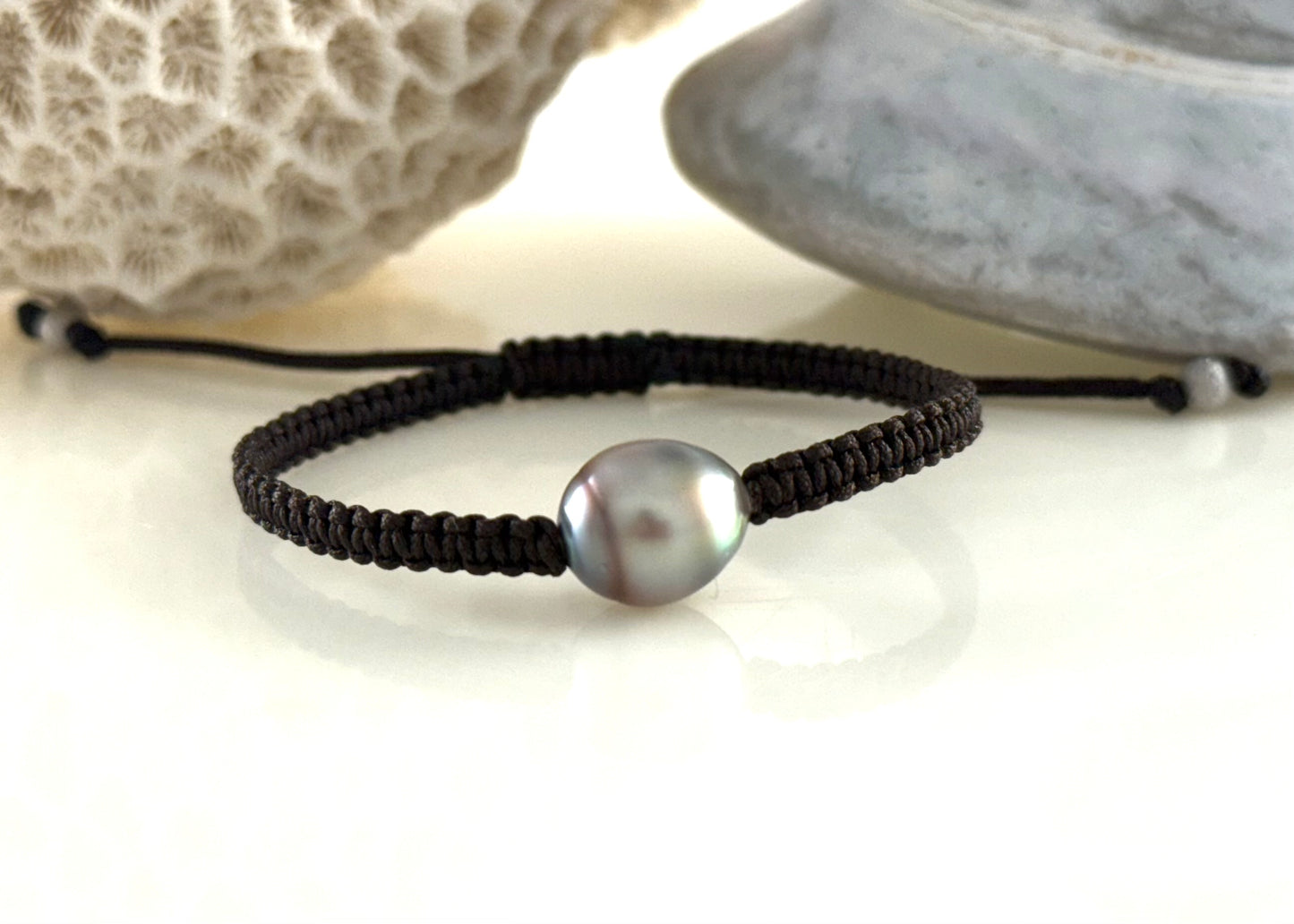 Fiji Rare Vivid-Peacock Lavender Circle 10mm Pearl Bracelet