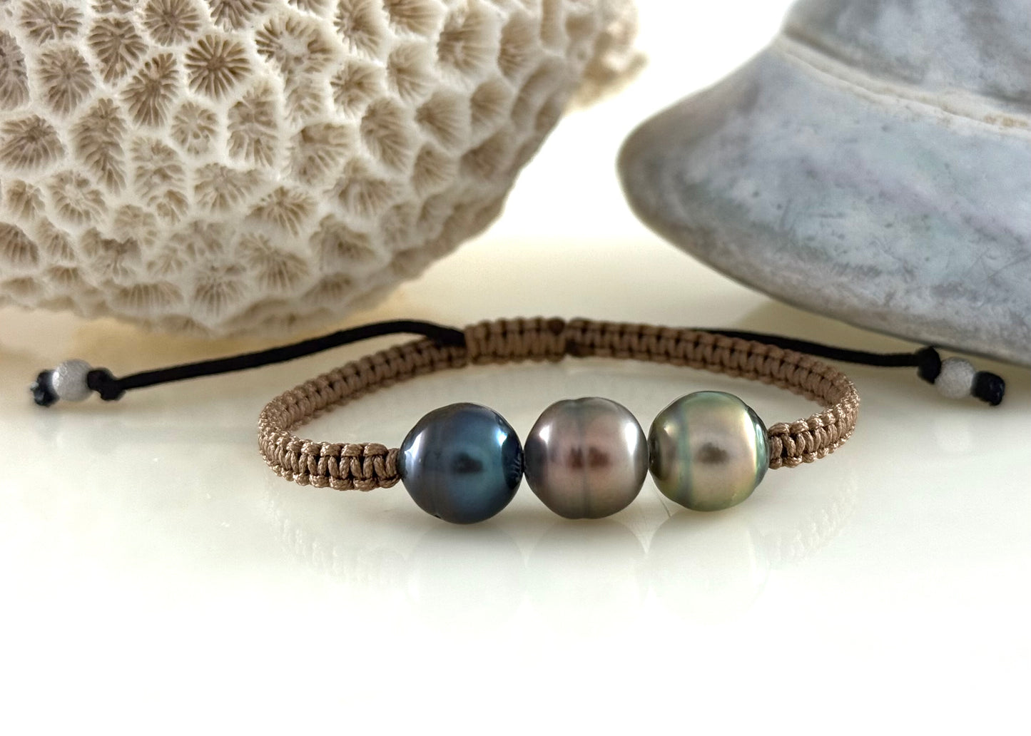 Fiji Taupe, Vivid Green, Aqua Circle 10mm Three Pearl Bracelet