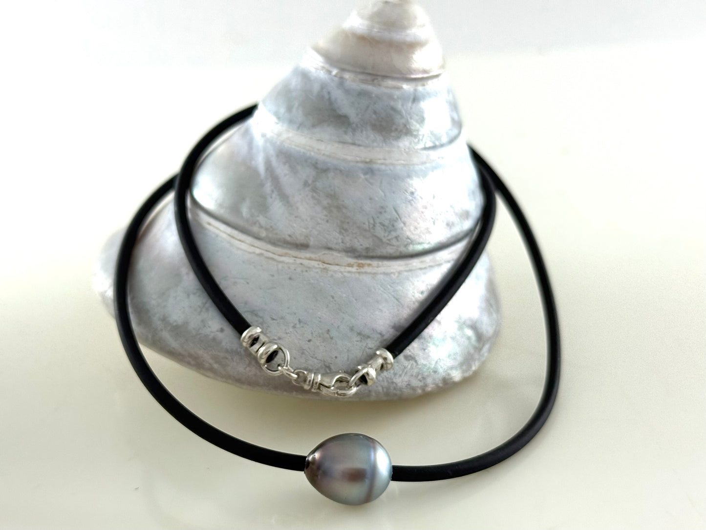 Fiji Grey Blue Circle 10.9mm Pearl Necklace