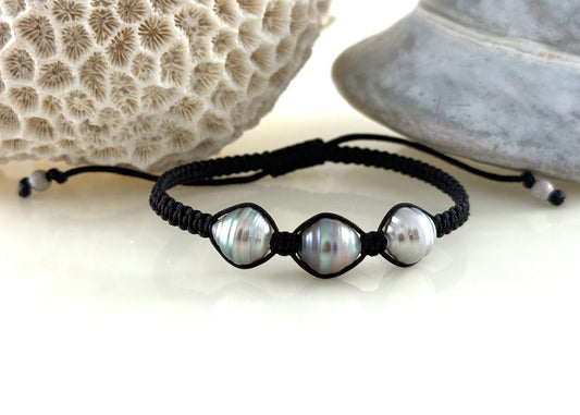 Fiji Pastel Green, Blue, Silver-Blue Circle 9mm Three Pearl Bracelet