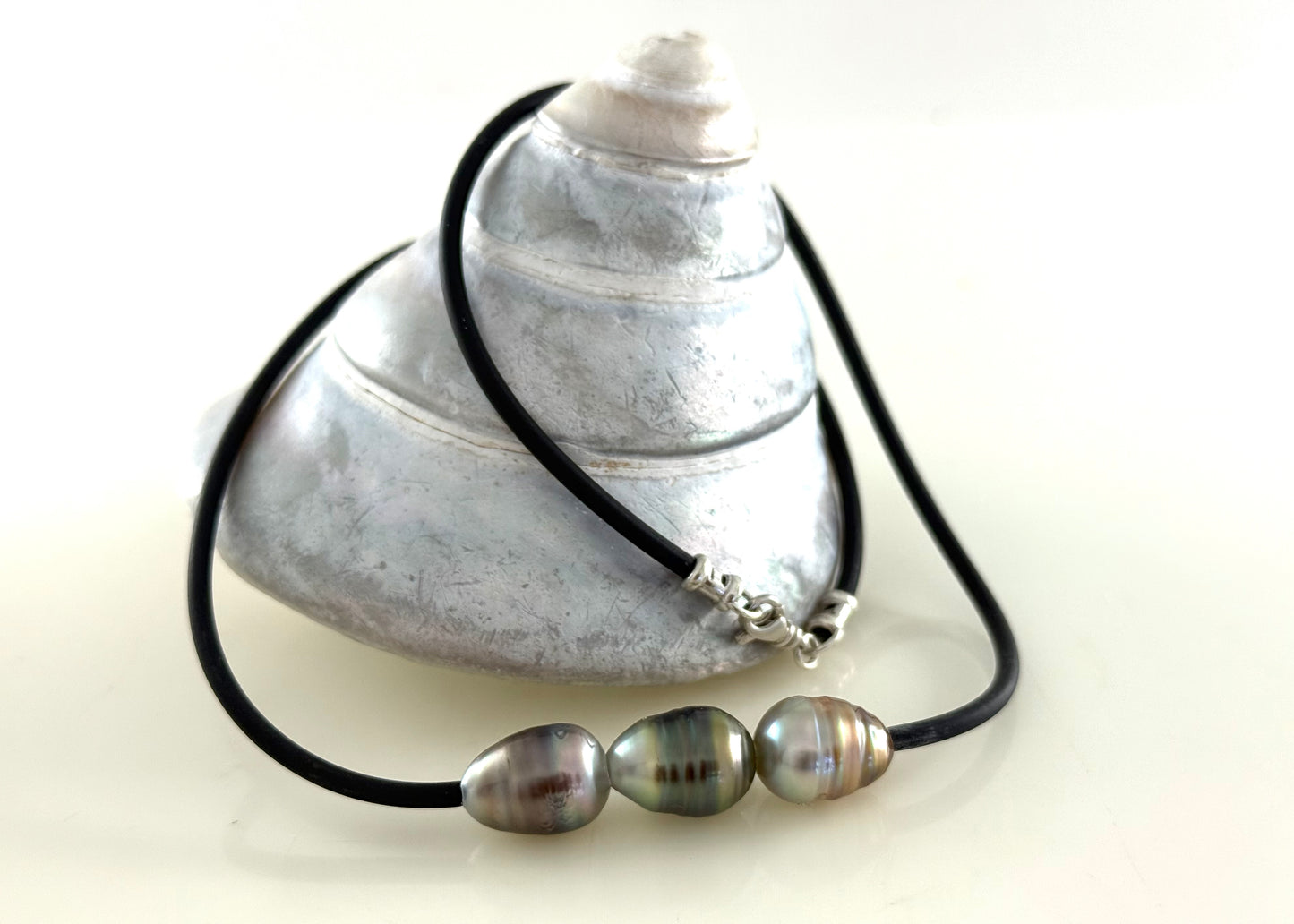 Fiji Rare Green, Silver, and Peacock Three Circle 10.4-10.8mm Pearl Necklace