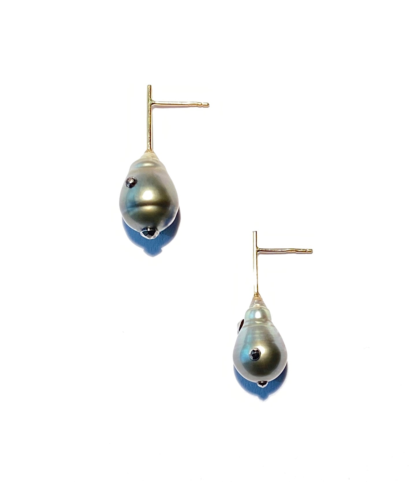 Bernard Cohen Petite Collection 18k Short Fixed Straight Dark Pearl Earring