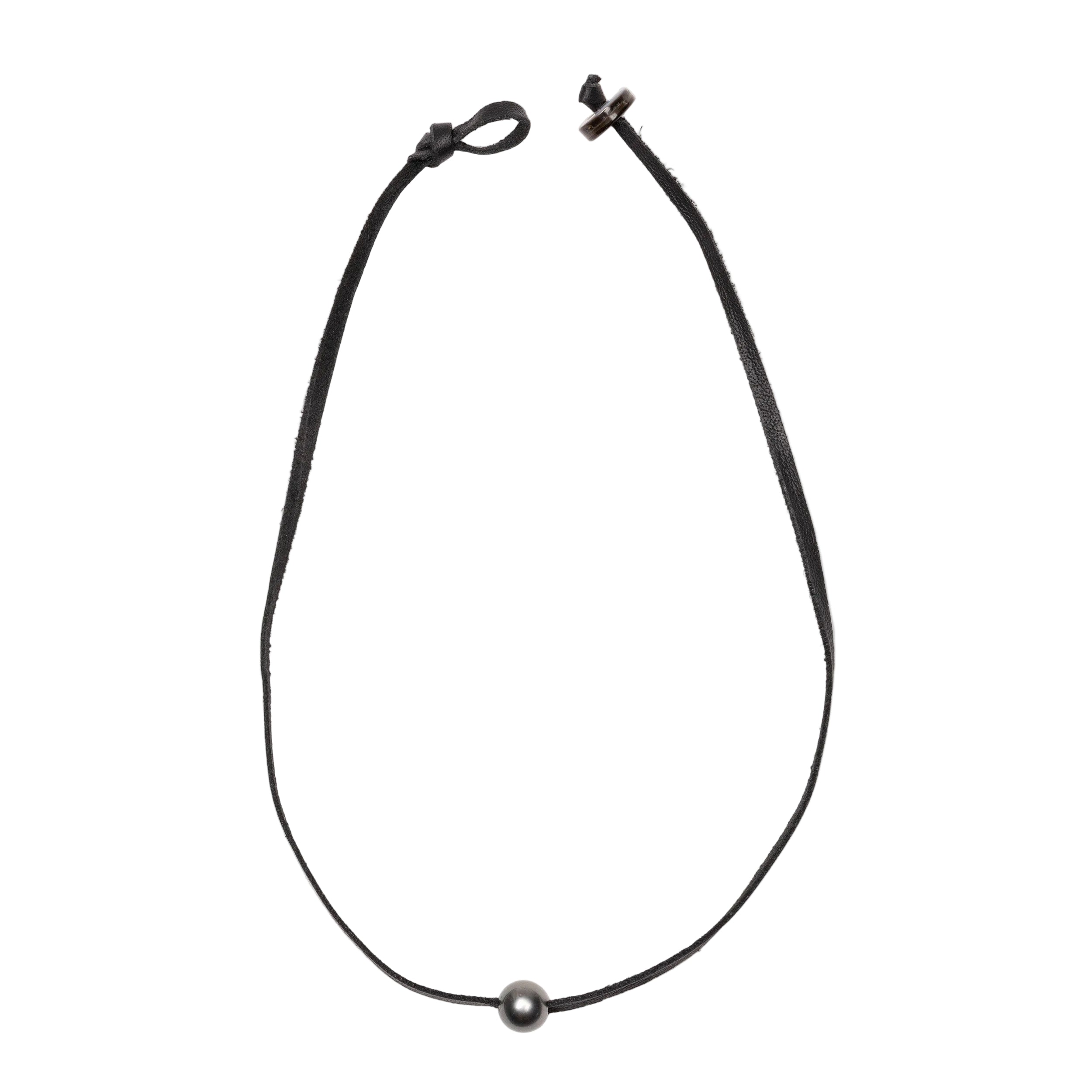 Kamoka Mana Necklace with Mother-of-Pearl Button Closure – Roseate
