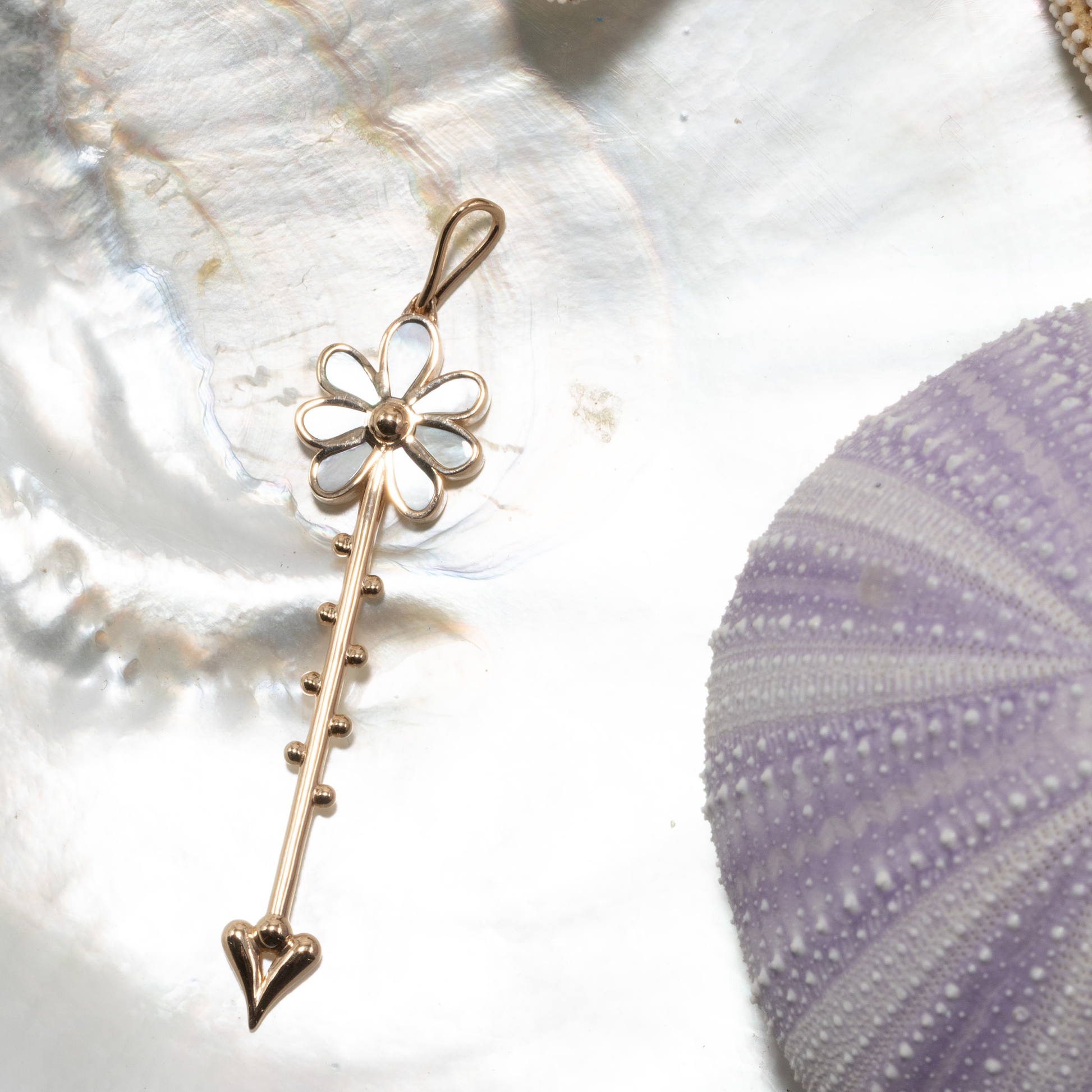 Roseate Bloom Wand pendant in 18k yellow gold with mother-of-pearl