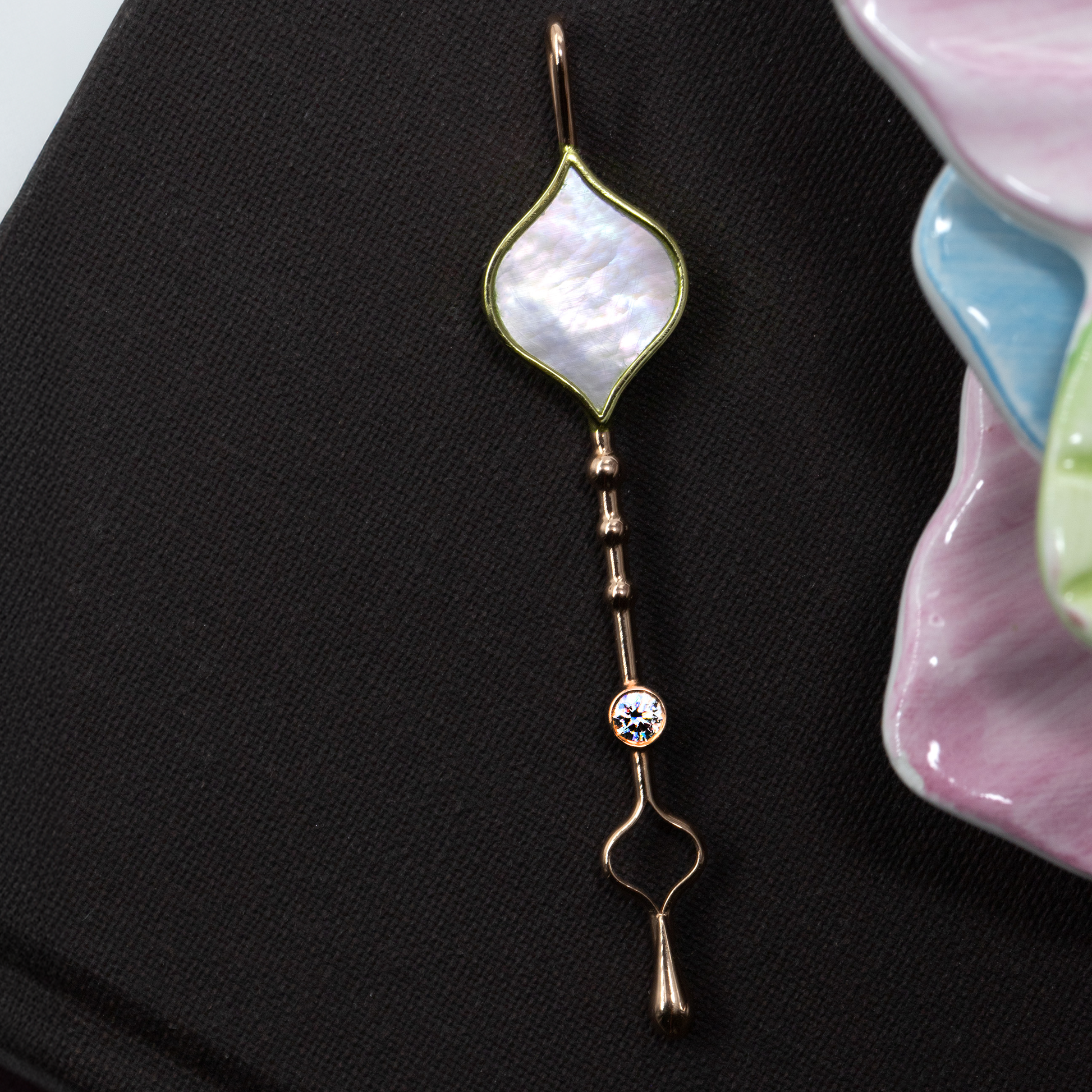 Roseate Unity Wand pendant in 18k yellow gold with mother-of-pearl
